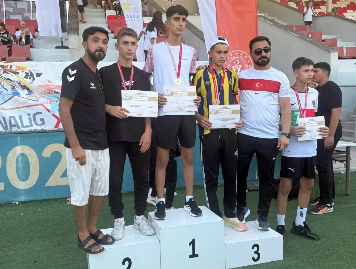 Bayburtlu Öğrenci Muhammet Ali Saka, Fırlatma Topu Branşında Türkiye İkincisi Oldu
