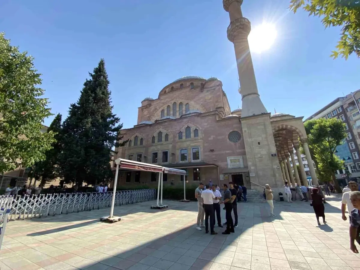 Reşadiye Camii'nde şehit cenazesi hazırlığı