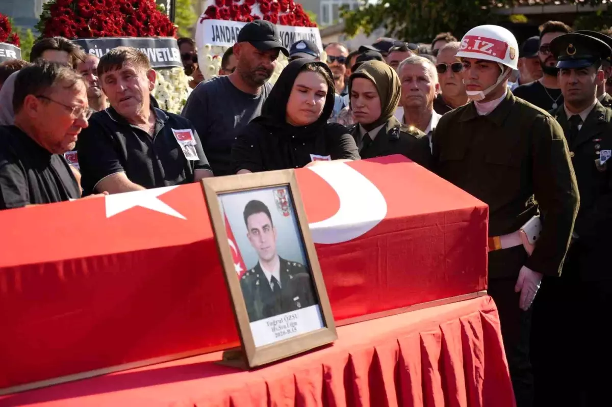 Şehit Üsteğmen Tuğrul Özsu, Edirne'de son yolculuğuna uğurlandı