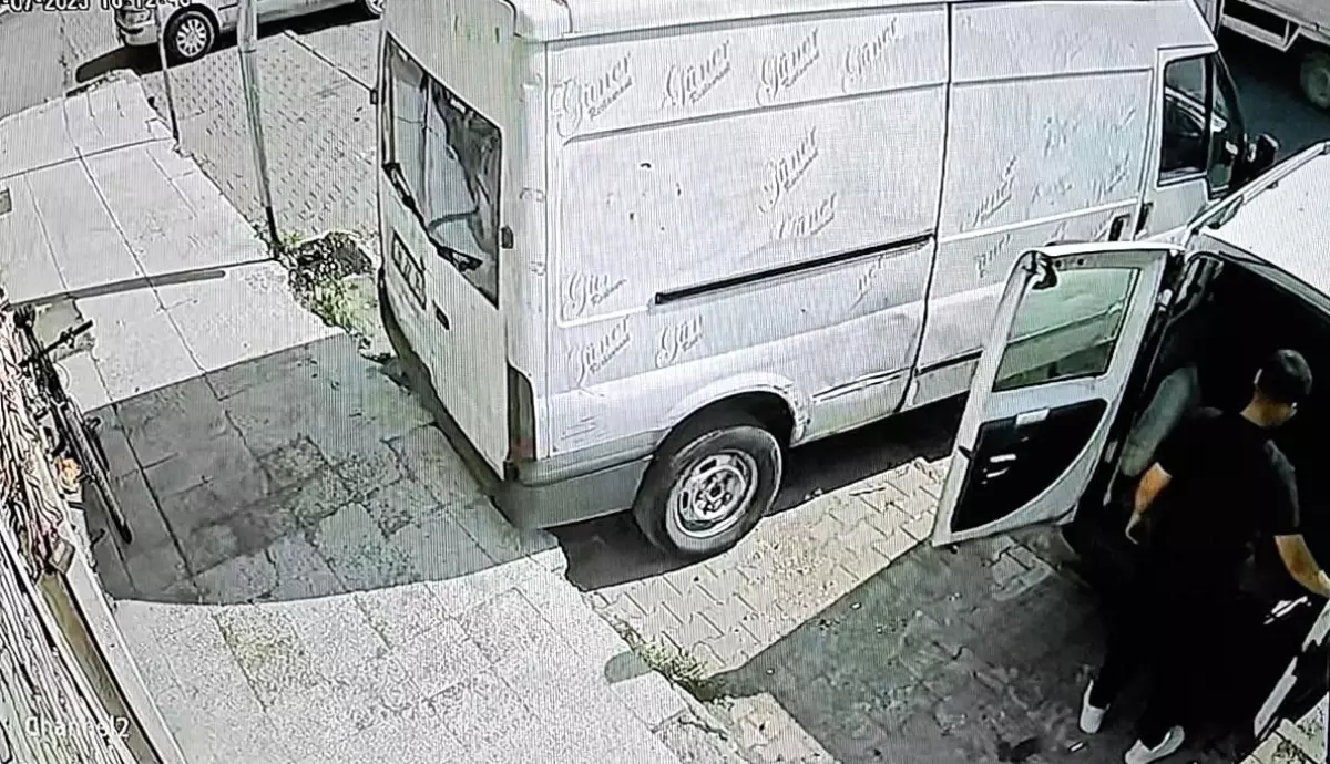Kayseri'de Şoförlük İçin İşe Başlayan Genç, Araçla Kayboldu