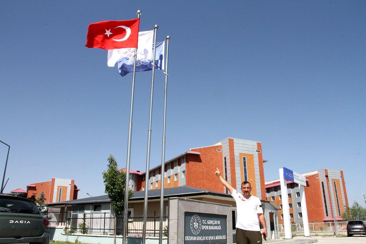 Erzurum Gençlik ve Spor İl Müdürlüğü Bayrakları Yeniledi