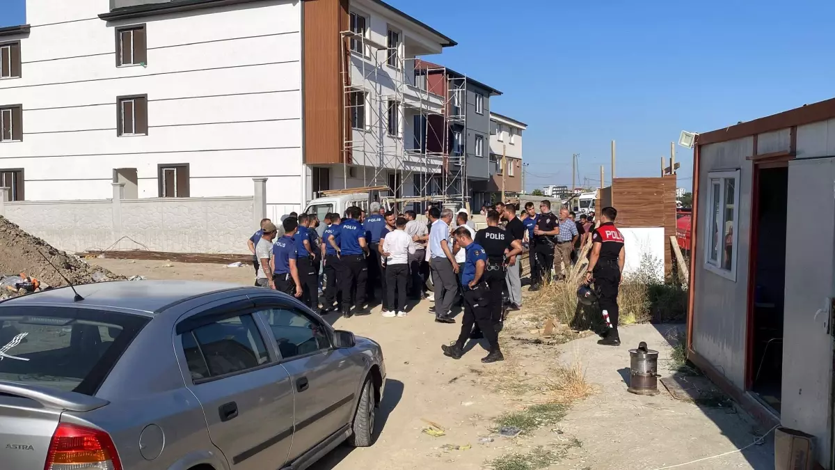 Çorlu'da İnşaat İşçileri Arasında Park Yeri Kavgası: 2 Yaralı, 8 Gözaltı