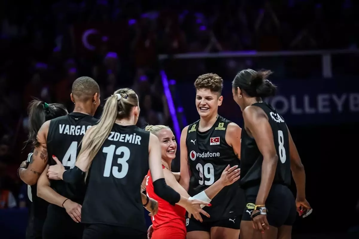 Türkiye Japonya voleybol maçı CANLI izle! Filenin Sultanları Türkiye Japonya maçı şifresiz mi?
