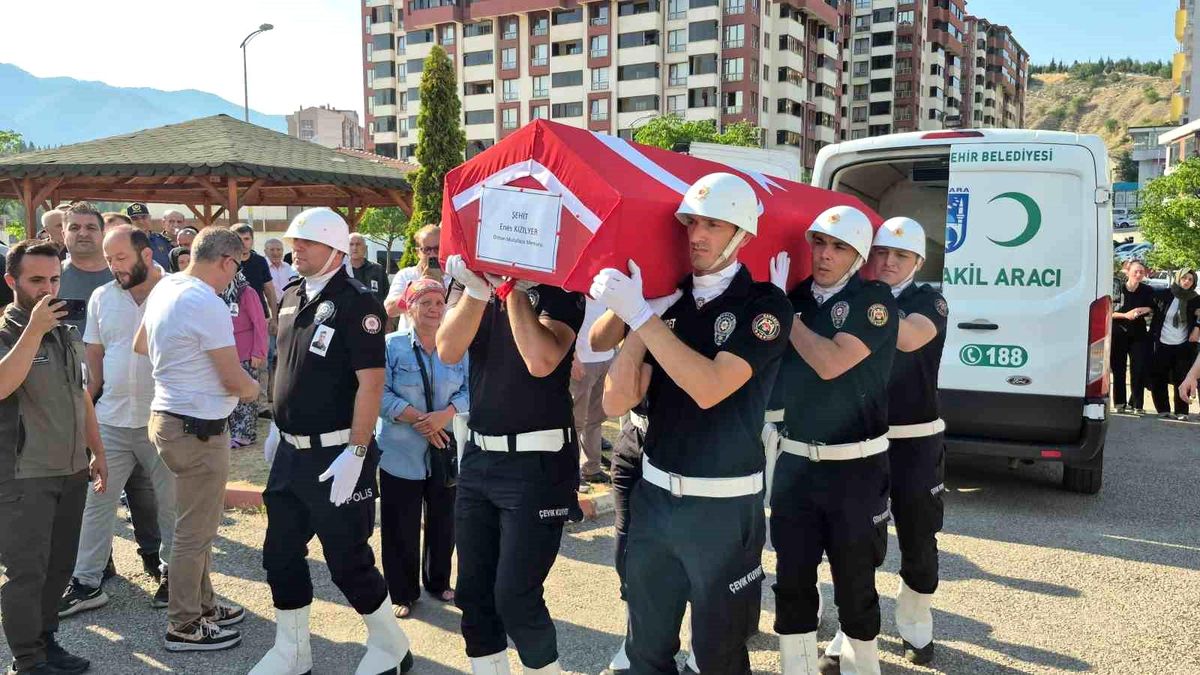 Yangında şehit olan orman muhafaza memuru son yolculuğuna uğurlandı