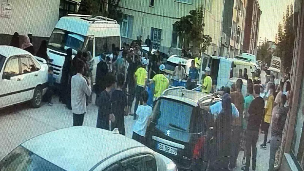Eskişehir'de 4 Yaşındaki Çocuk Otomobilin Altında Kaldı