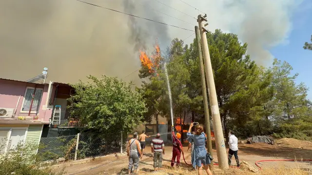 3 separate forest fires in Antalya! The flames approached residential areas
