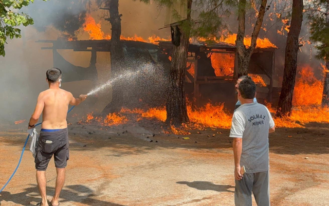 3 separate forest fires in Antalya! The flames approached residential areas