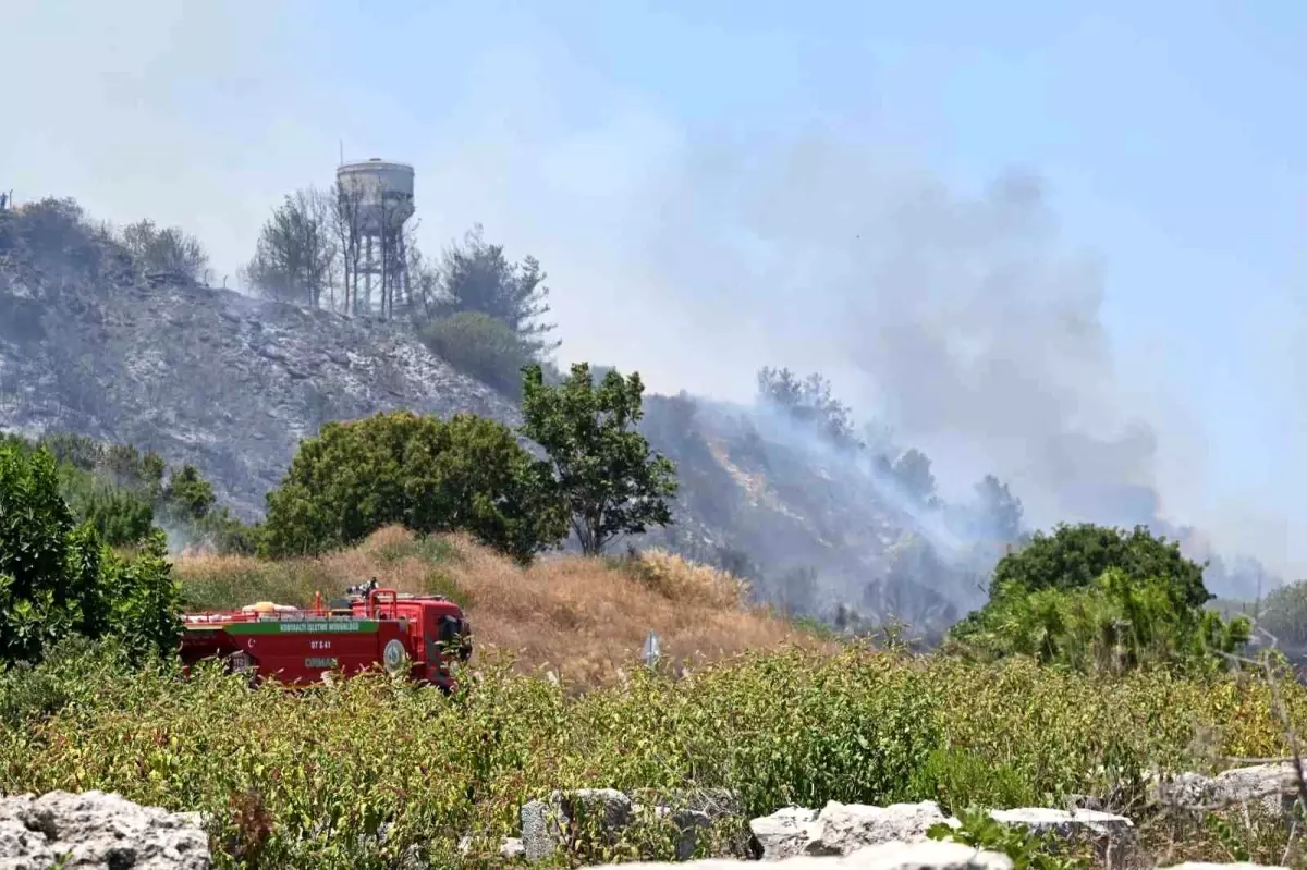 Antalya'da Orman Yangınlarına Müdahale Devam Ediyor
