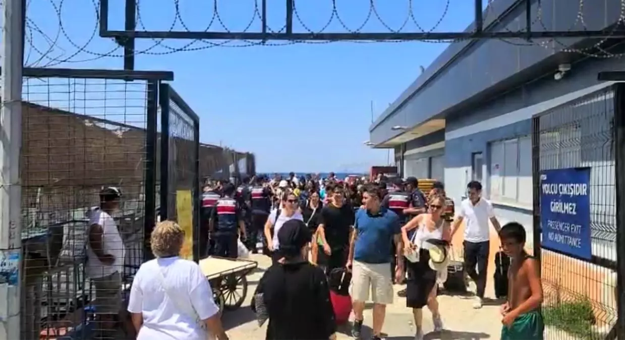 Avşa Adası'nda Tatil Sezonu Başladı, Jandarma GBT Kontrolleri Yapıyor