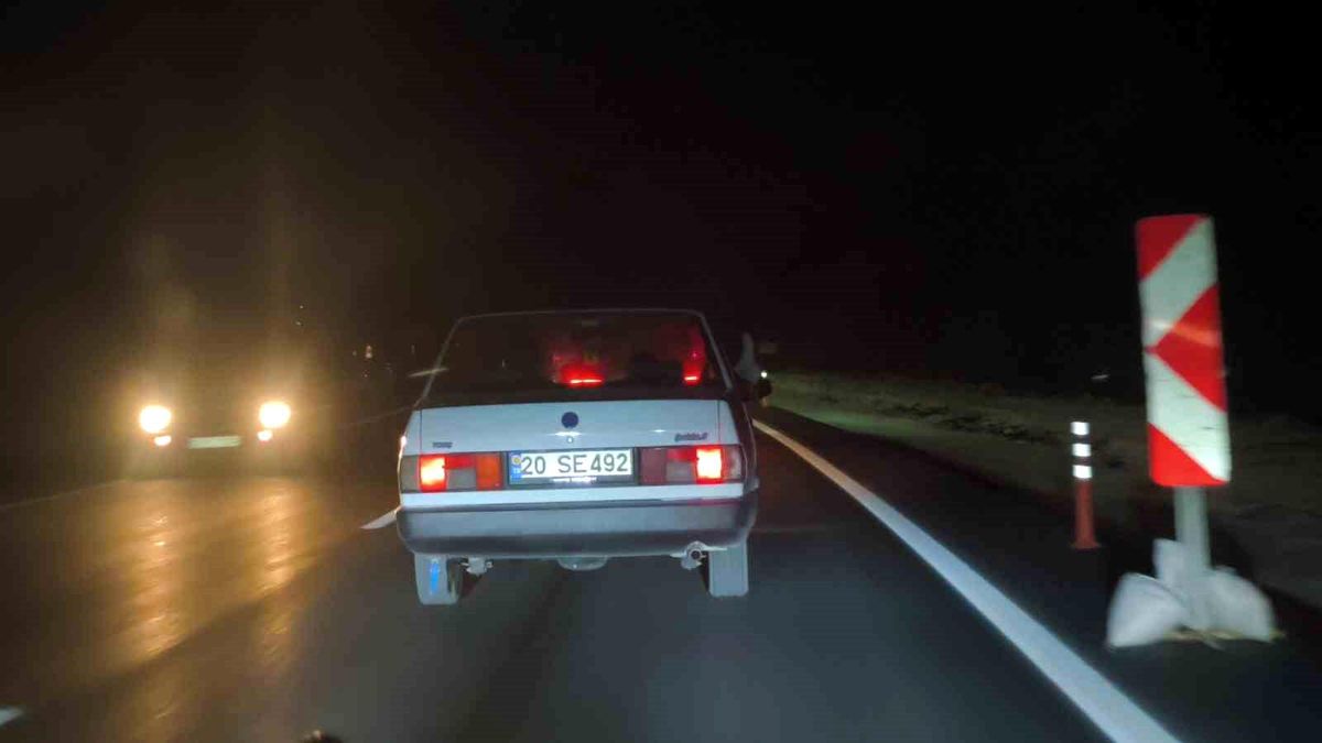 Denizli-Antalya Yolunda Tehlikeli Seyahat: Yolcu Pencereden Ayaklarını Çıkardı