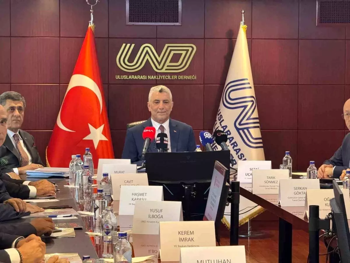 Bakan Bolat: Türkiye ekonomisinin 13'te 1'ini lojistik sektörü sırtlıyor