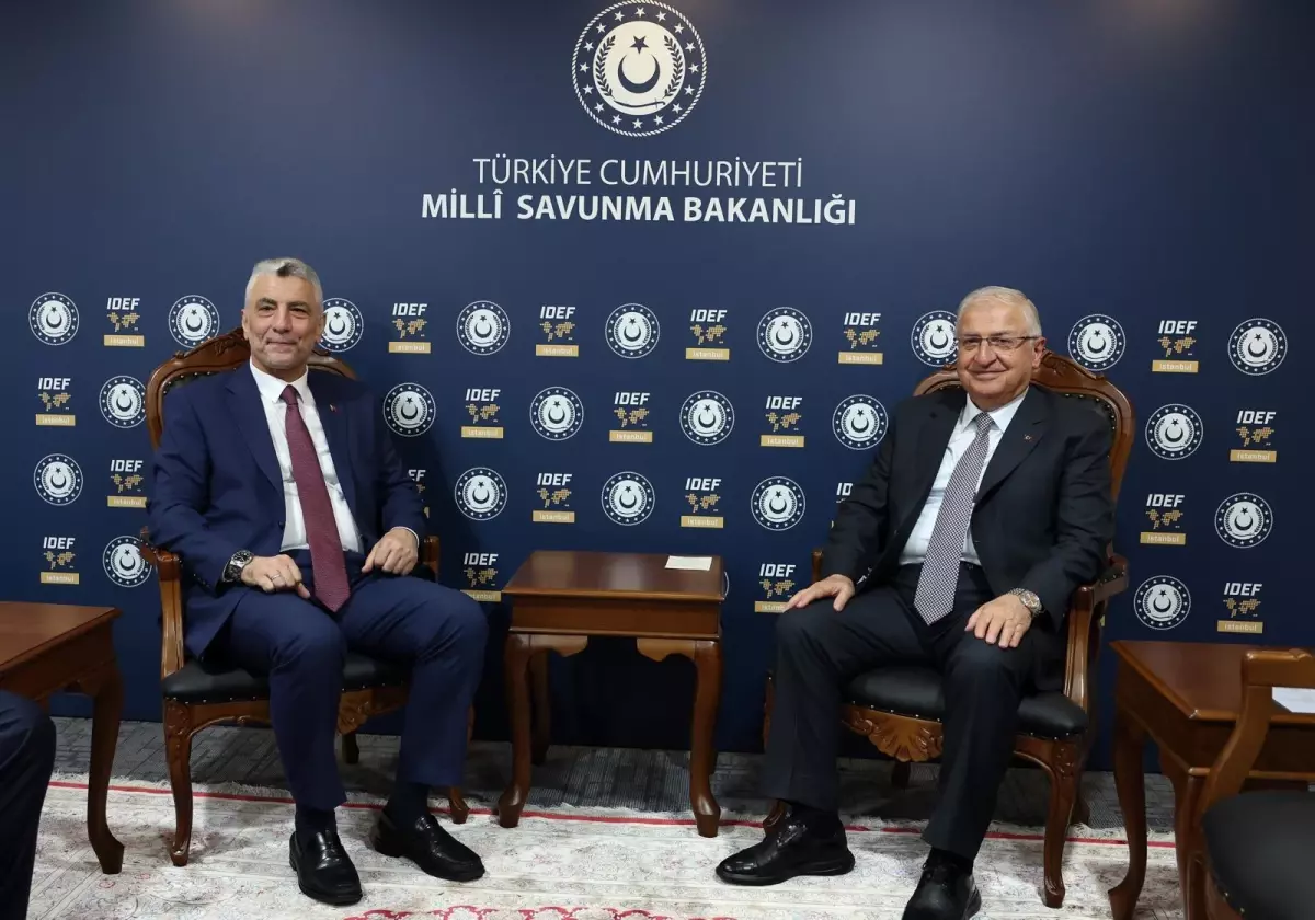 Milli Savunma ve Ticaret Bakanları IDEF 2025'te Buluştu