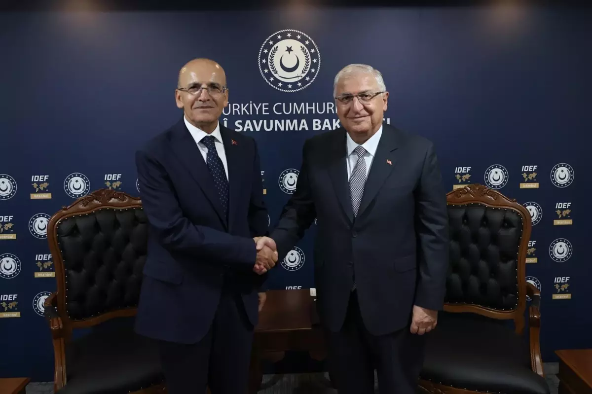Bakanlar IDEF 2025 Fuarı'nda Buluştu