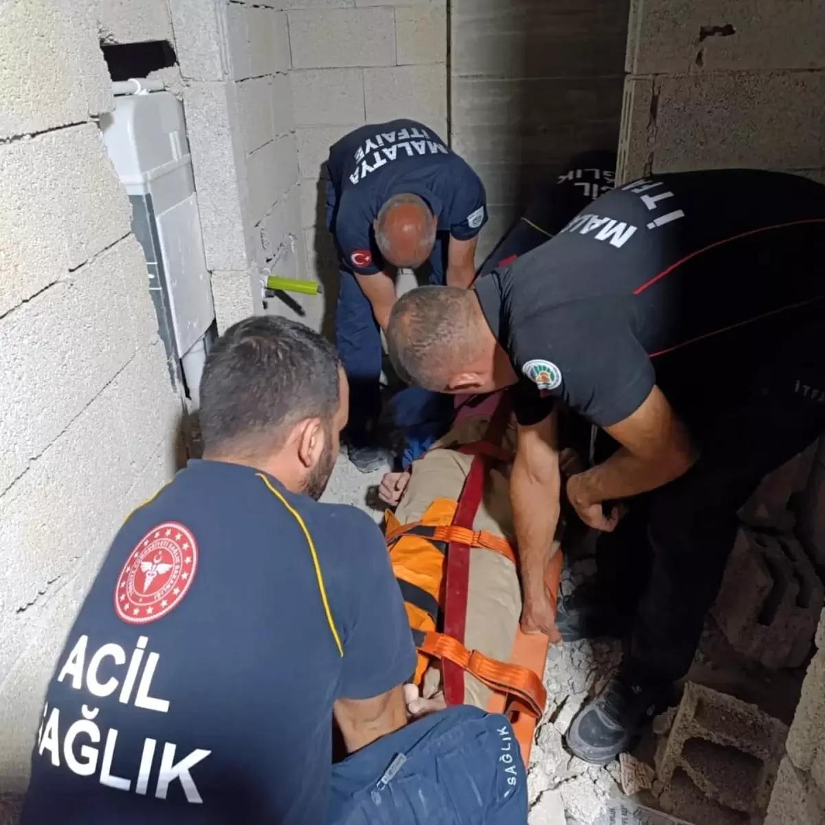 Malatya'da İnşaatta Asansör Boşluğuna Düşen Kadın Yaralandı