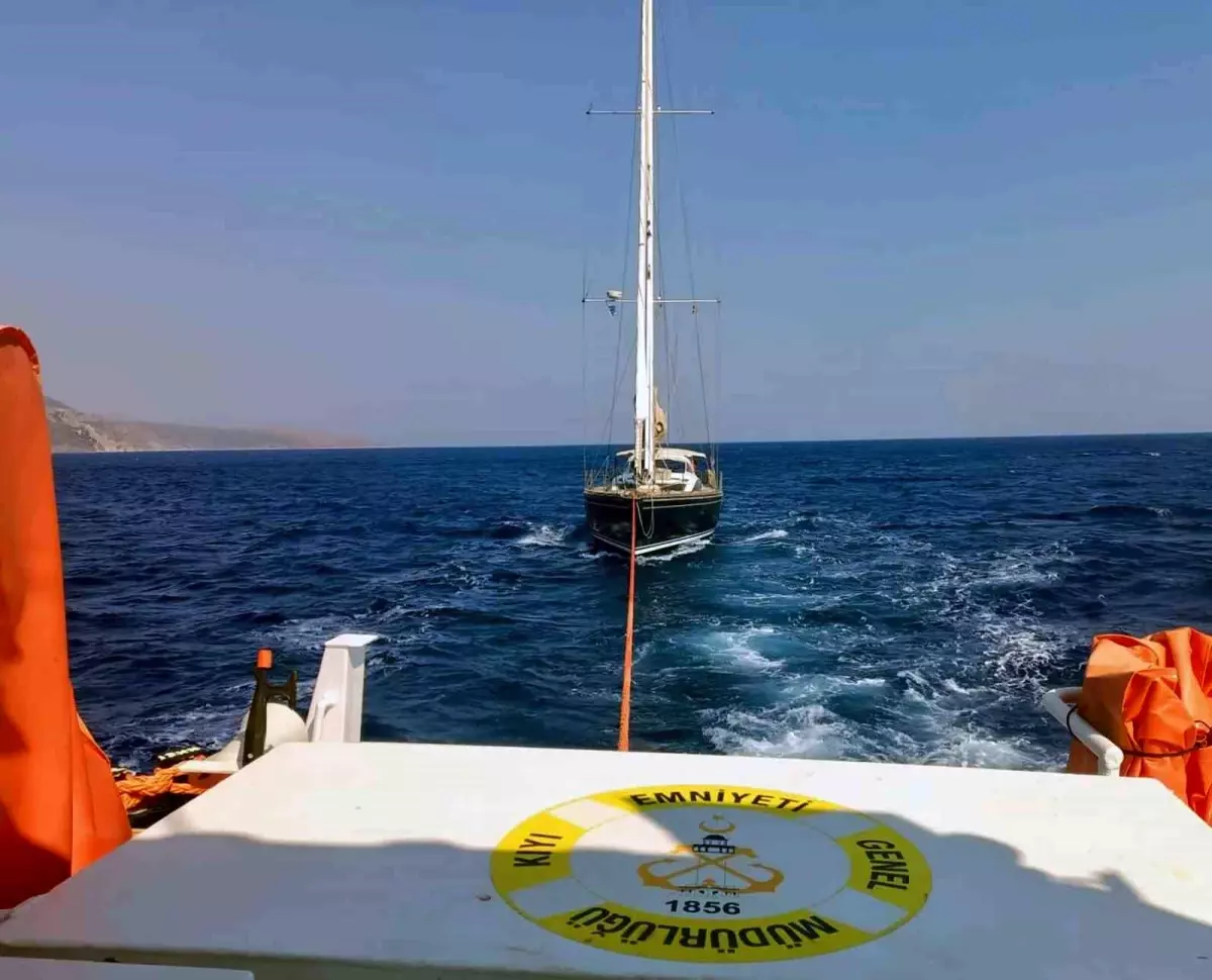 Datça Açıklarında Sürüklenen Tekne Kurtarıldı