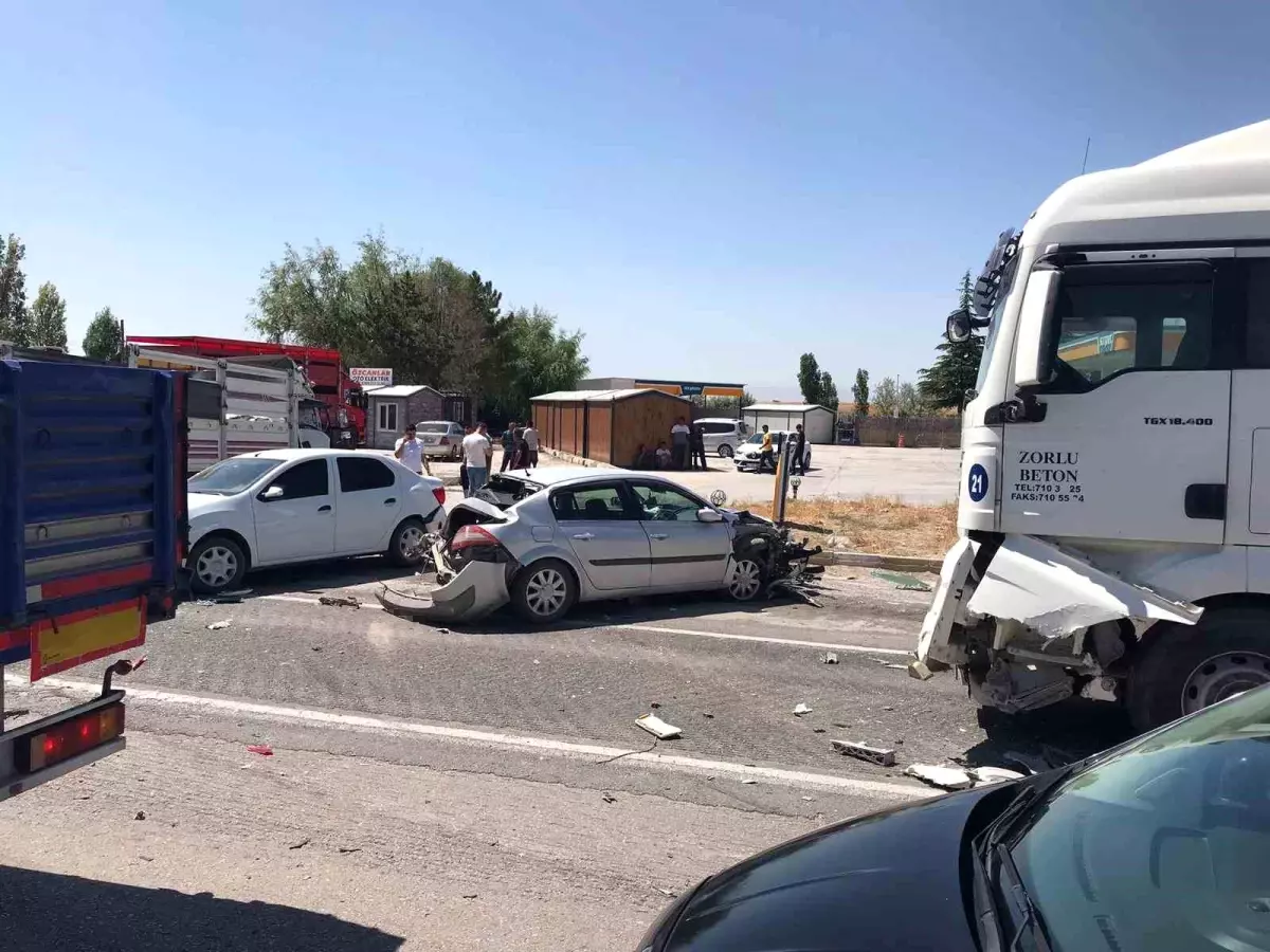 Konya'da Zincirleme Trafik Kazası: 4 Yaralı