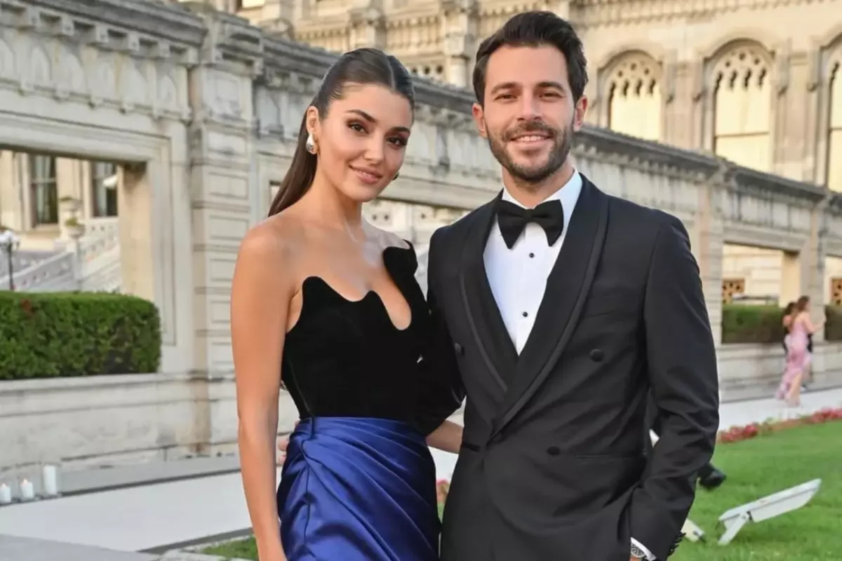 Hande Erçel ve Hakan Sabancı İtalya'da aşk tazeledi