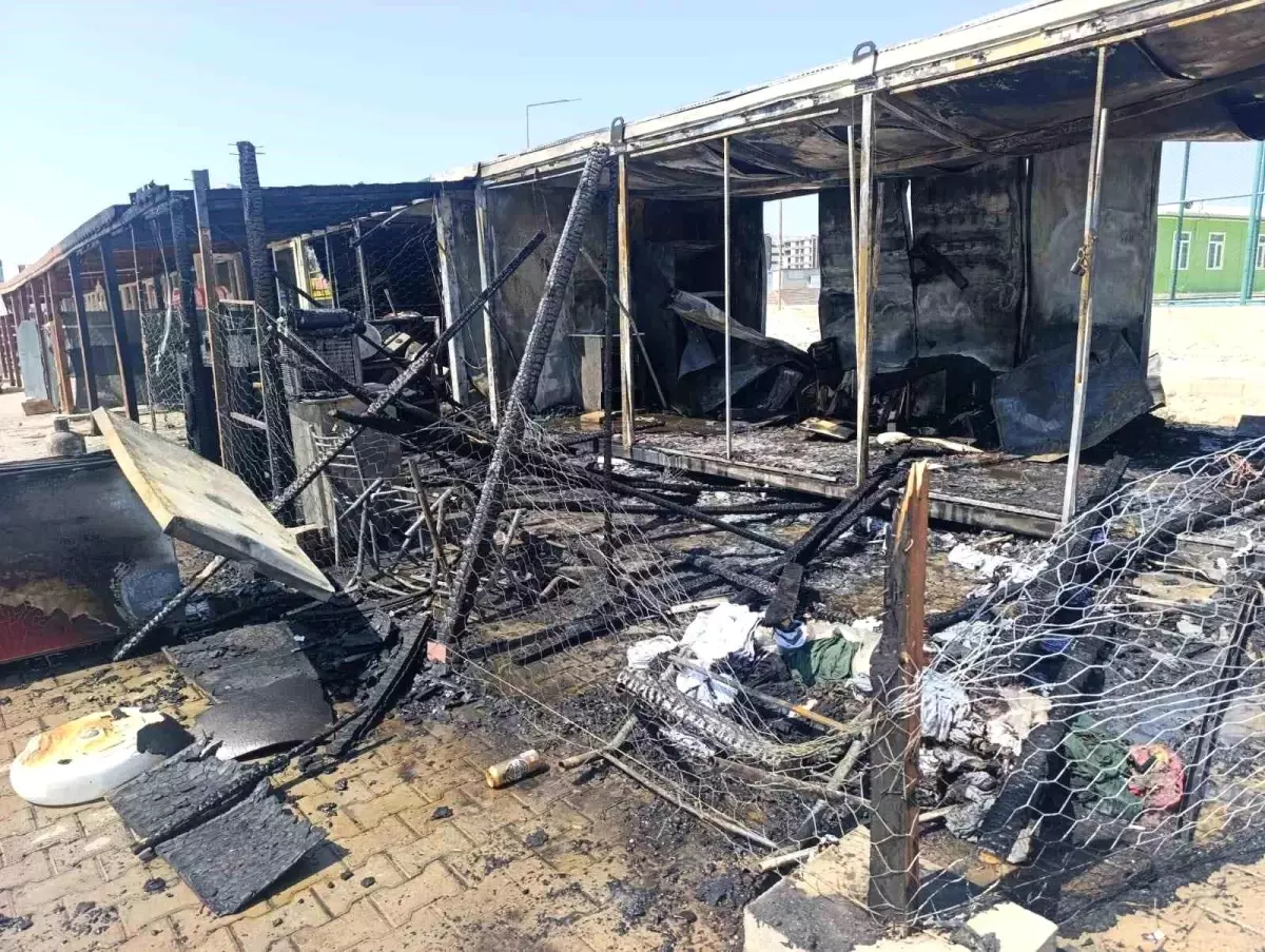 Adıyaman'da Yangın: İki İş Yeri Kullanılamaz Hale Geldi
