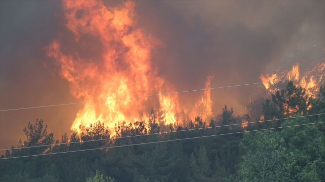 Fires in Karabük continue on the 2nd day: 14 villages evacuated, 5 personnel affected by smoke