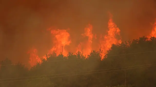 Fires in Karabük on the 3rd day! 14 villages evacuated, 5 personnel affected by smoke