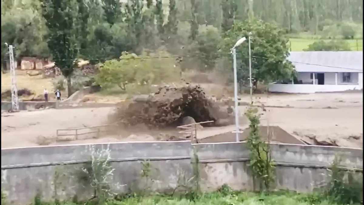 Kars'ta Sağanak Sel ve Heyelan; 8 Köy Etkilendi
