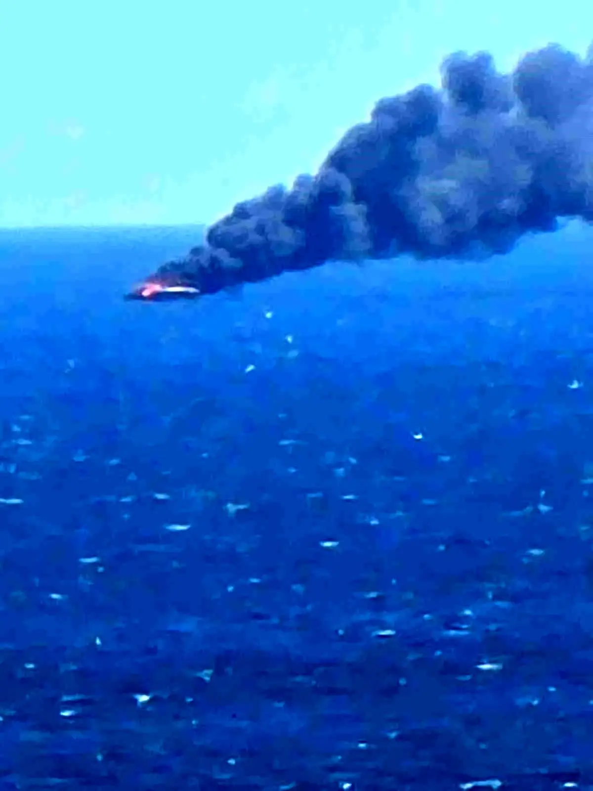 Kınalıada Açıklarında Tekne Yangını: 16 Kişi Kurtarıldı