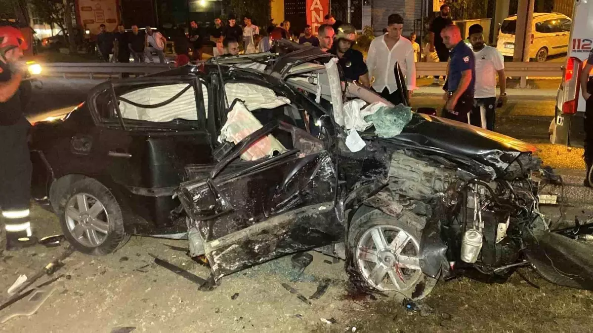 İzmit'te Trafik Kazası: 2 Kişi Ağır Yaralandı