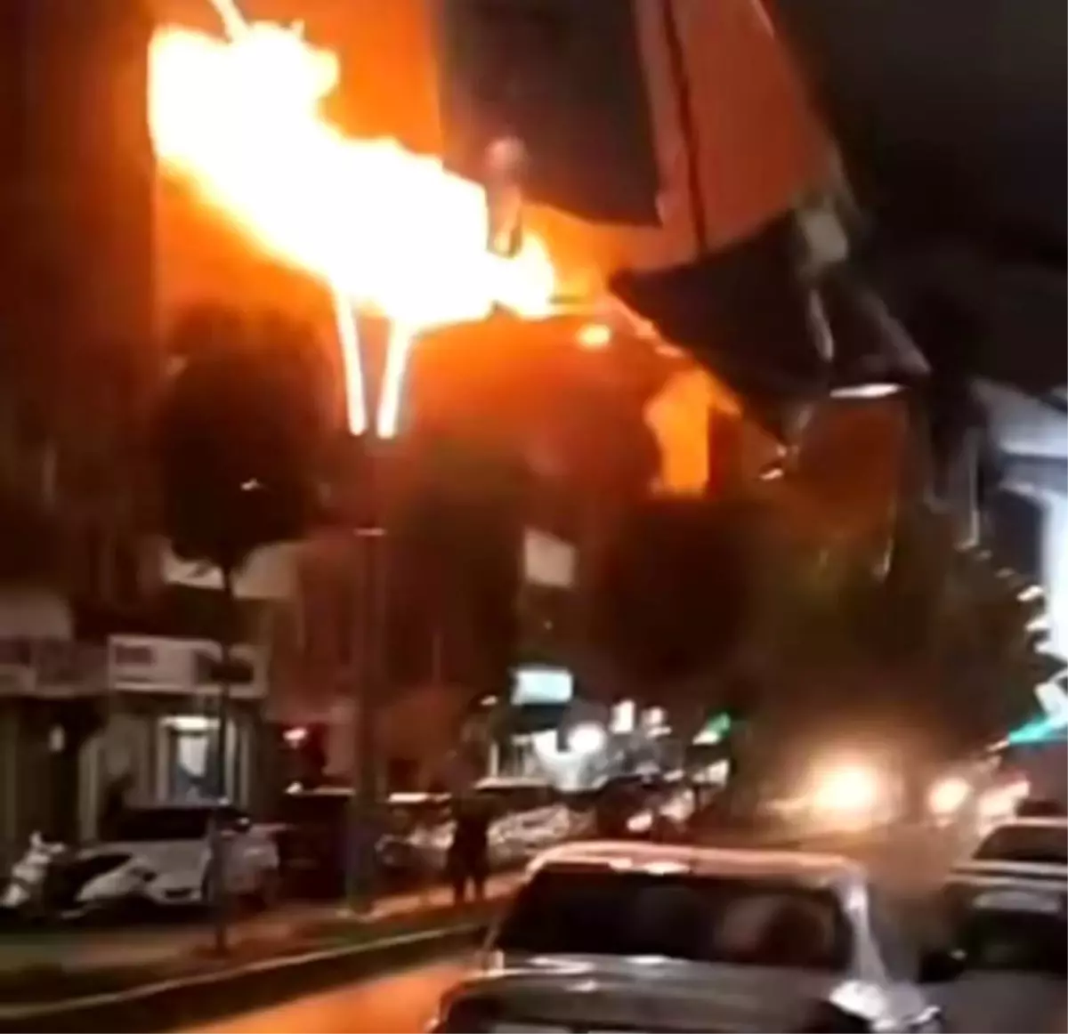 Batman'da Mangal Yangını Tüp Patlamasına Neden Oldu
