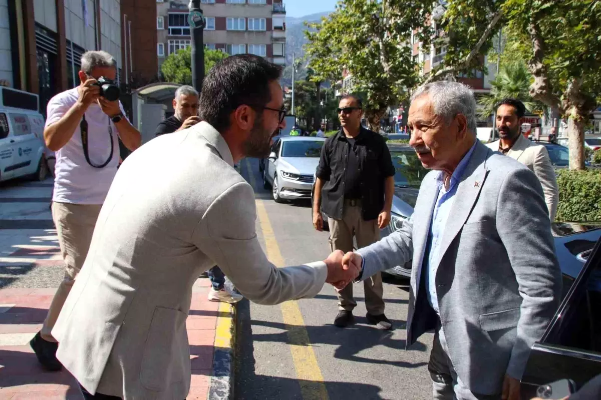 Bülent Arınç ve Ahmet Mücahit Arınç, Yerel Basının Sorunlarını Görüştü