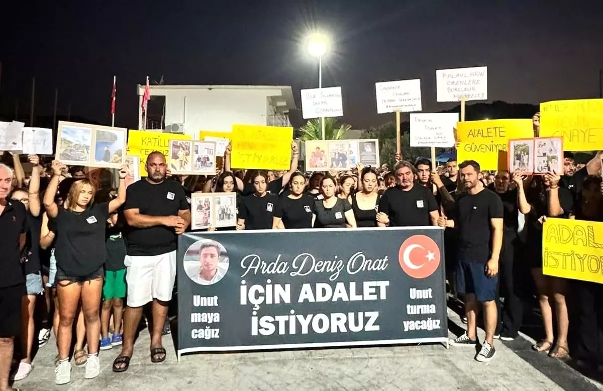 Marmaris'te Arda Deniz Onat İçin Sessiz Yürüyüş Düzenlendi