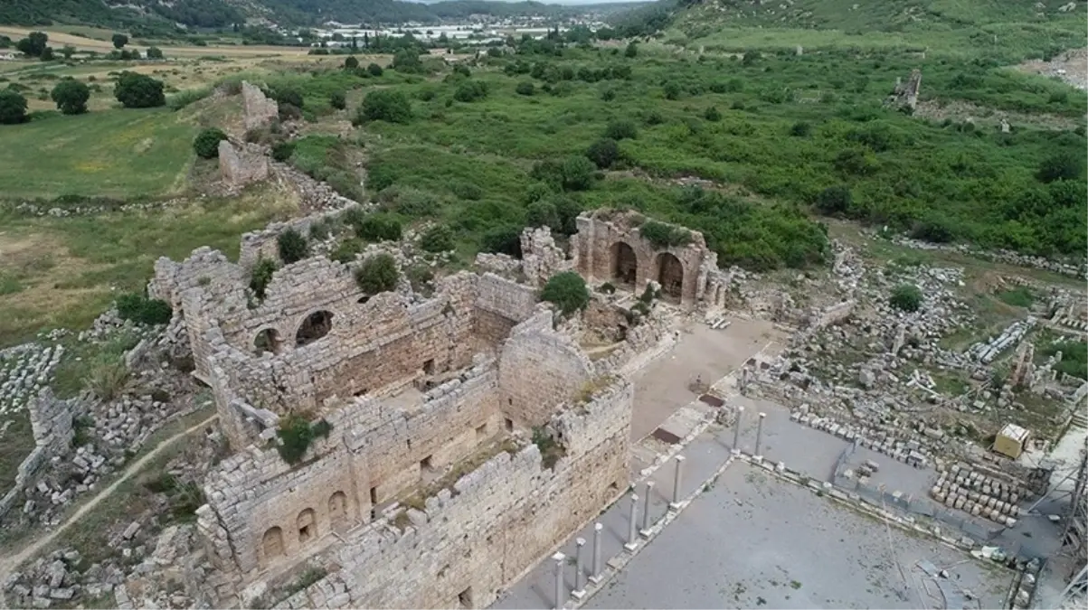Perge Antik Kenti yanıyor mu?
