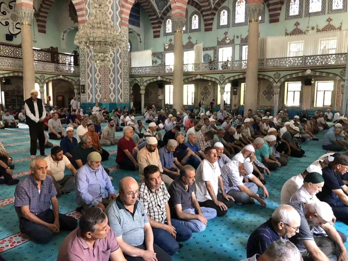 Reşadiye Camii'nde şehitler için program düzenlendi