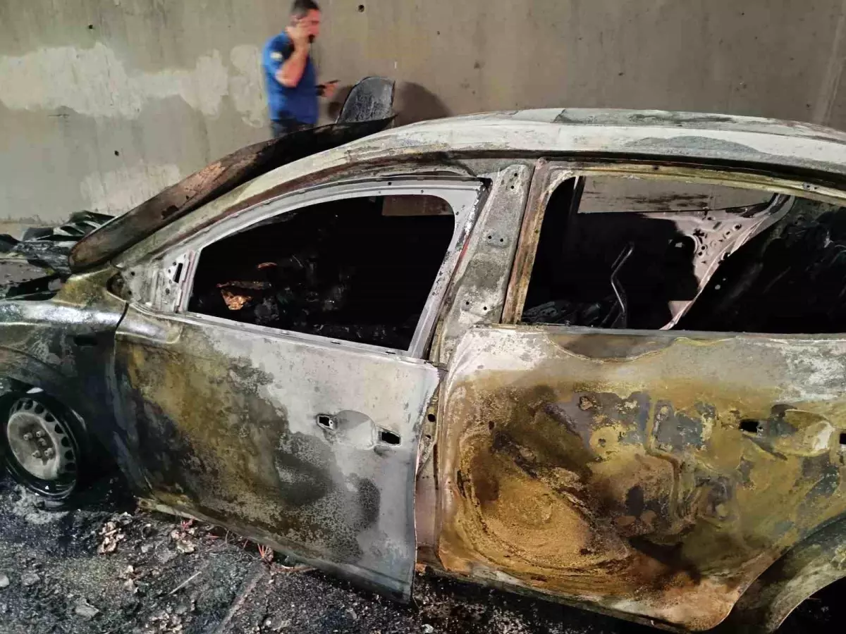 Pendik'te Tünelde Otomobil Yangını