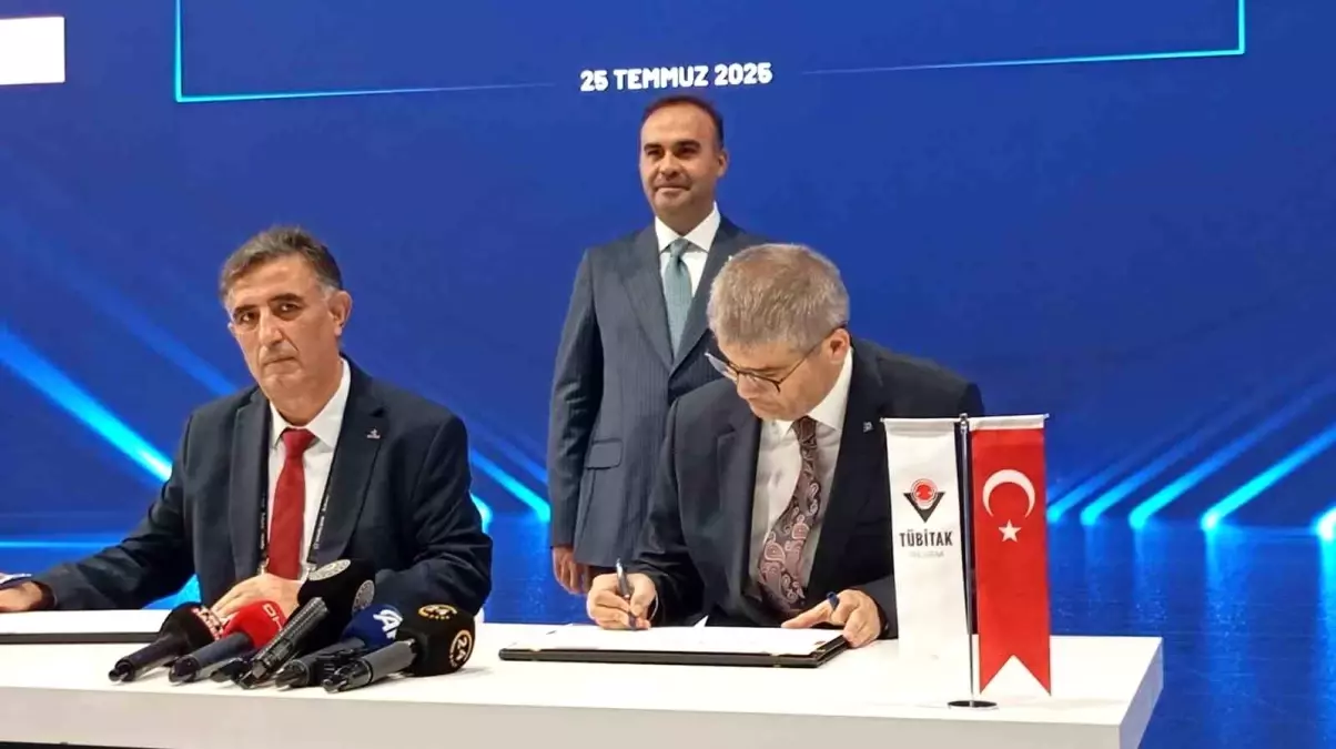 Sanayi ve Teknoloji Bakanı Kacır, IDEF 2025 Fuarı'nı Ziyaret Etti