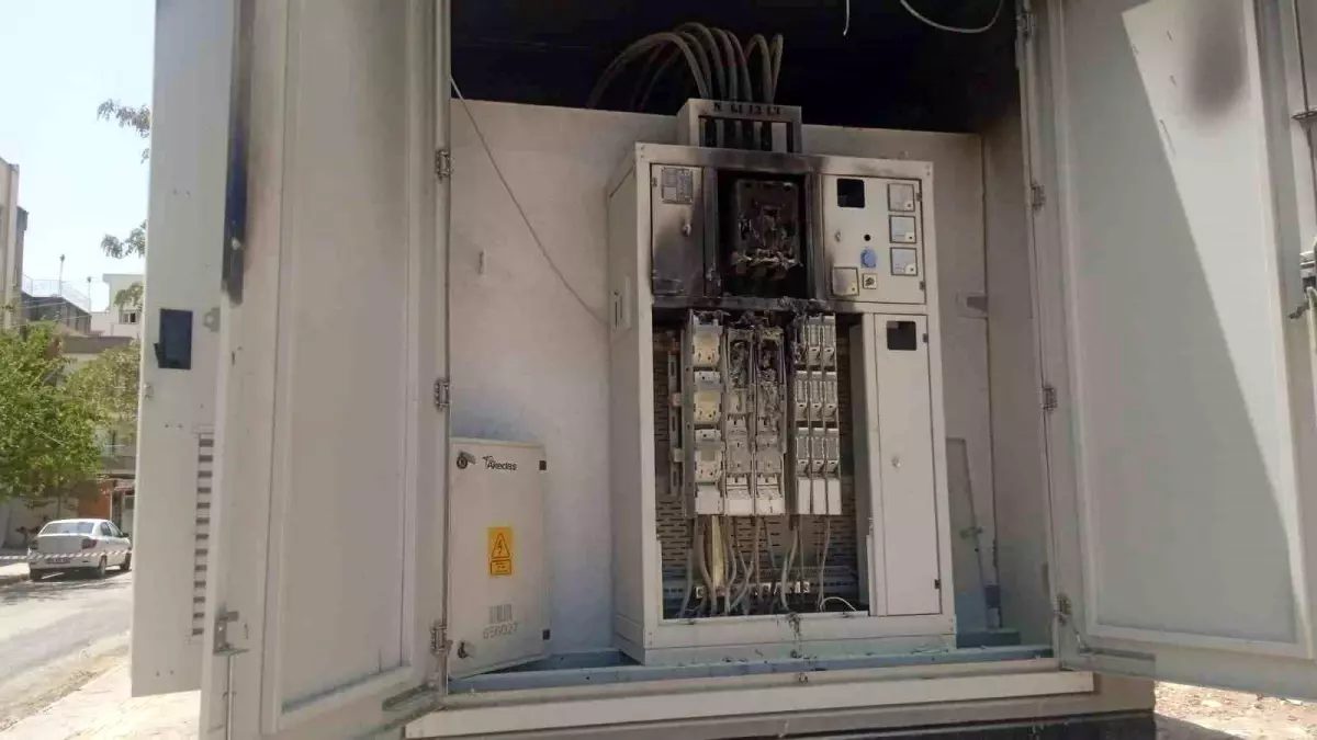 Adıyaman'da Sıcak Hava Elektrik Trafo Yangınına Neden Oldu