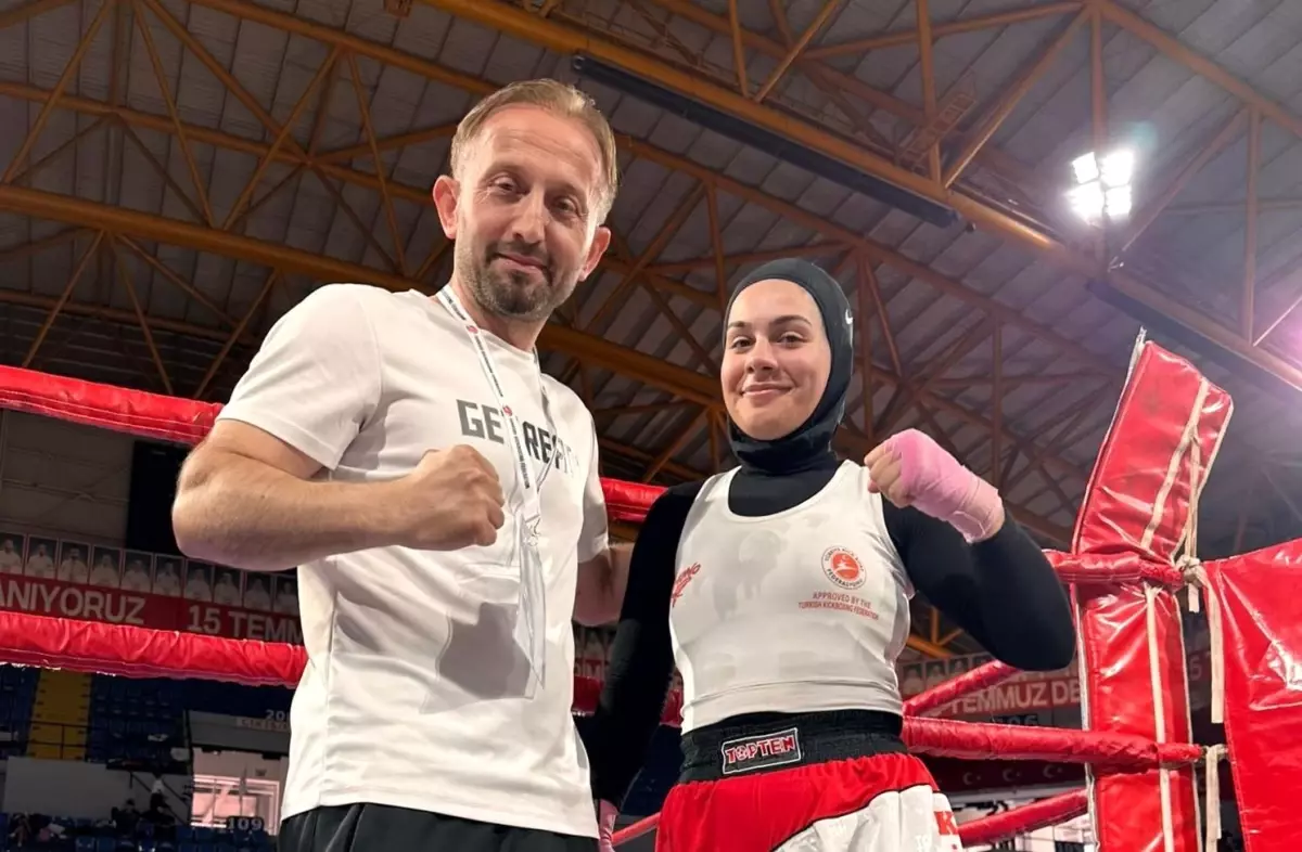 Düzceli Sporcular Kick Boks Şampiyonasında 3 Madalya Kazandı