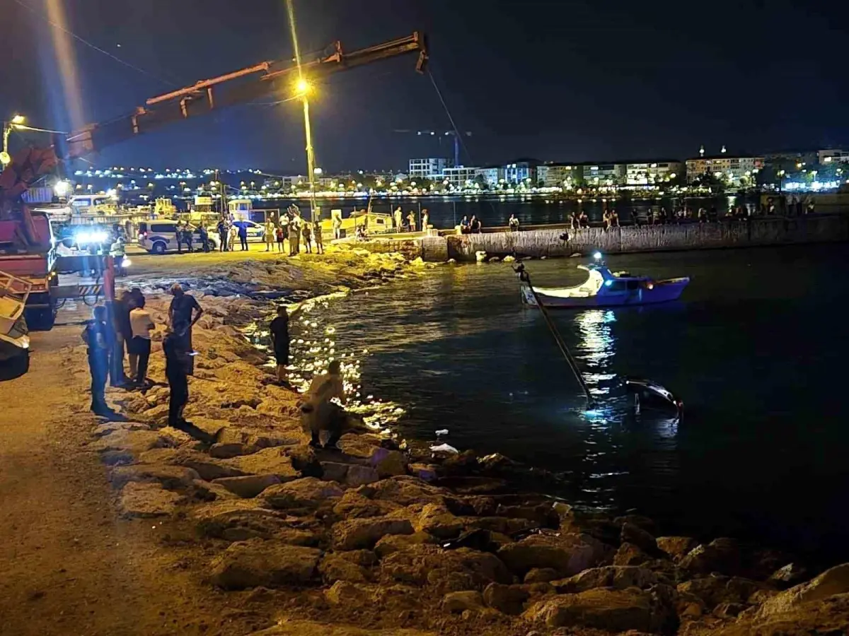 Silivri'de Park Halindeki Cip Denize Uçtu