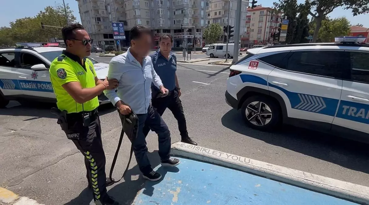 Alkollü Sürücü, Kaldırımda Yürüyen Genç Kızlara Çarptı