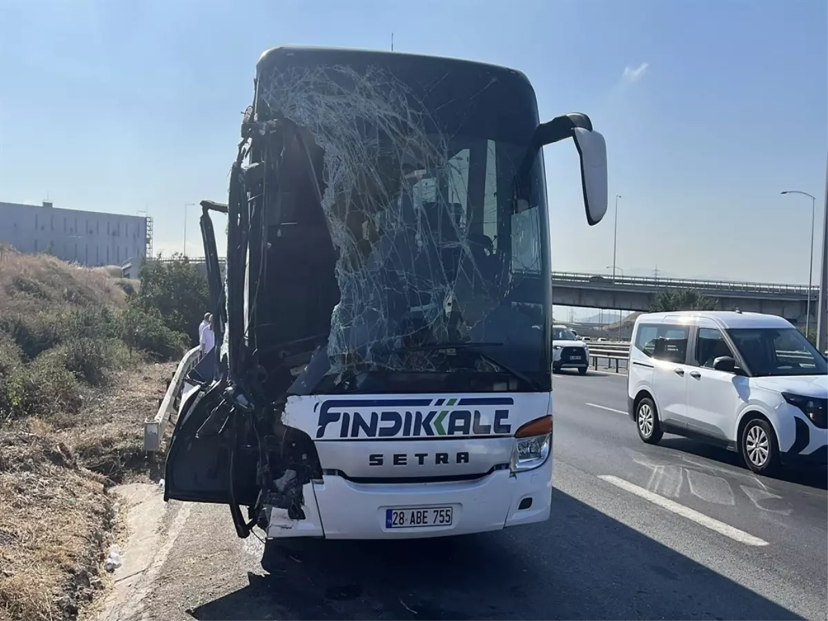 Kocaeli'de Yolcu Otobüsü Kazası: Hostes Ayça Yılmaz Hayatını Kaybetti
