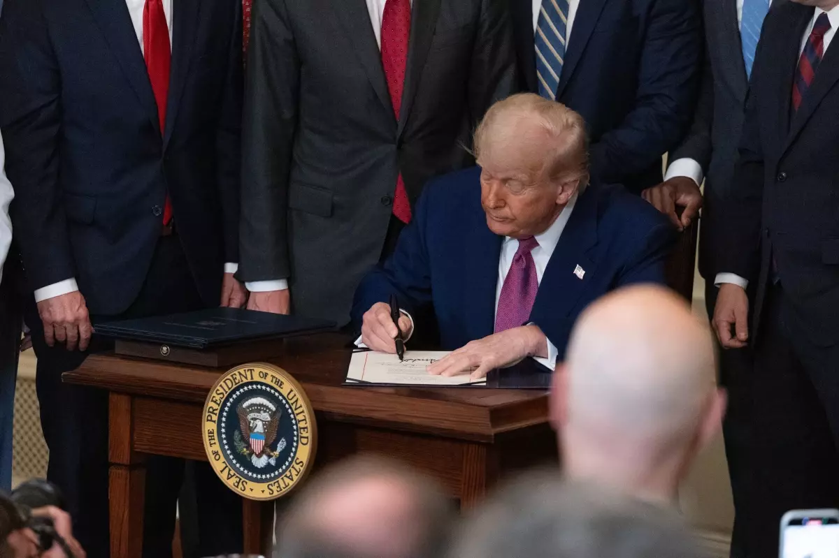 Trump, 9,1 Milyar Dolarlık Federal Harcama Kesintisini Onayladı