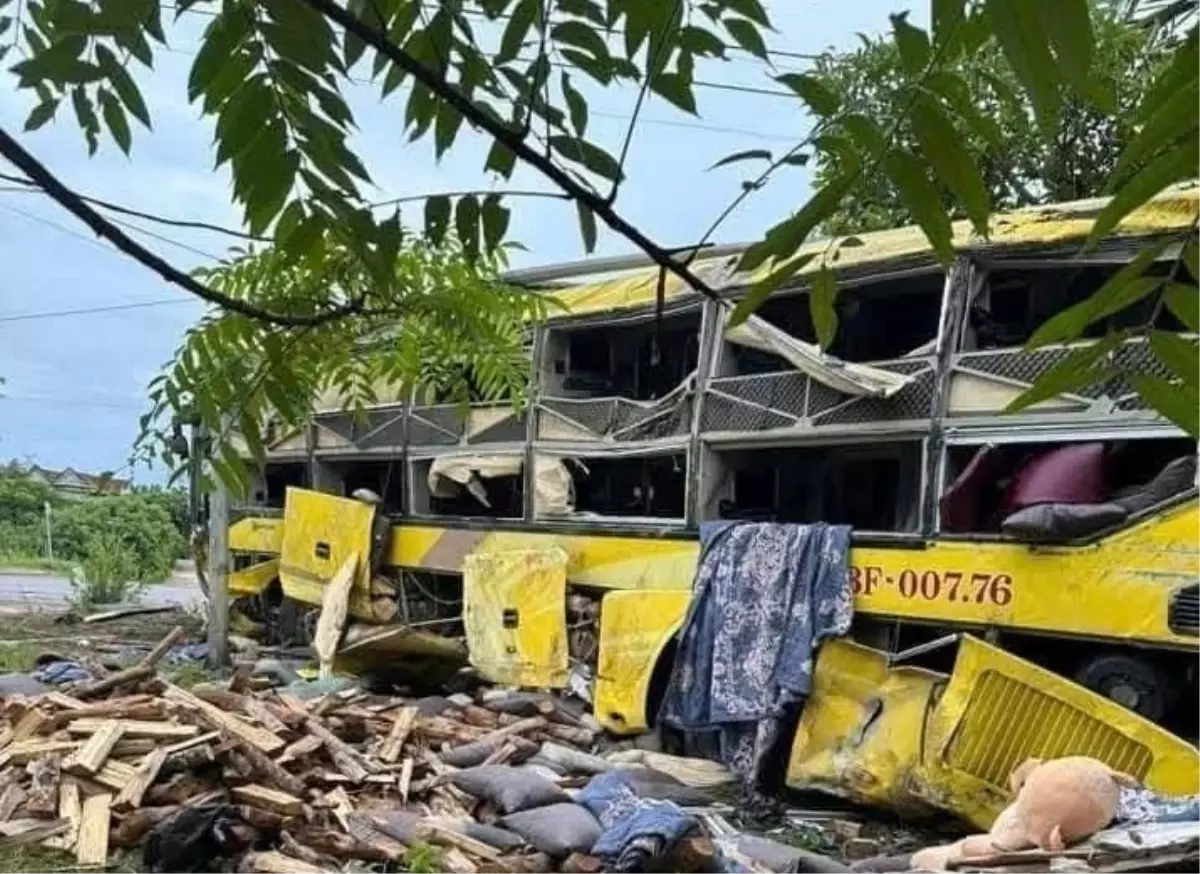 Vietnam'da Otobüs Kazasında 9 Kişi Hayatını Kaybetti