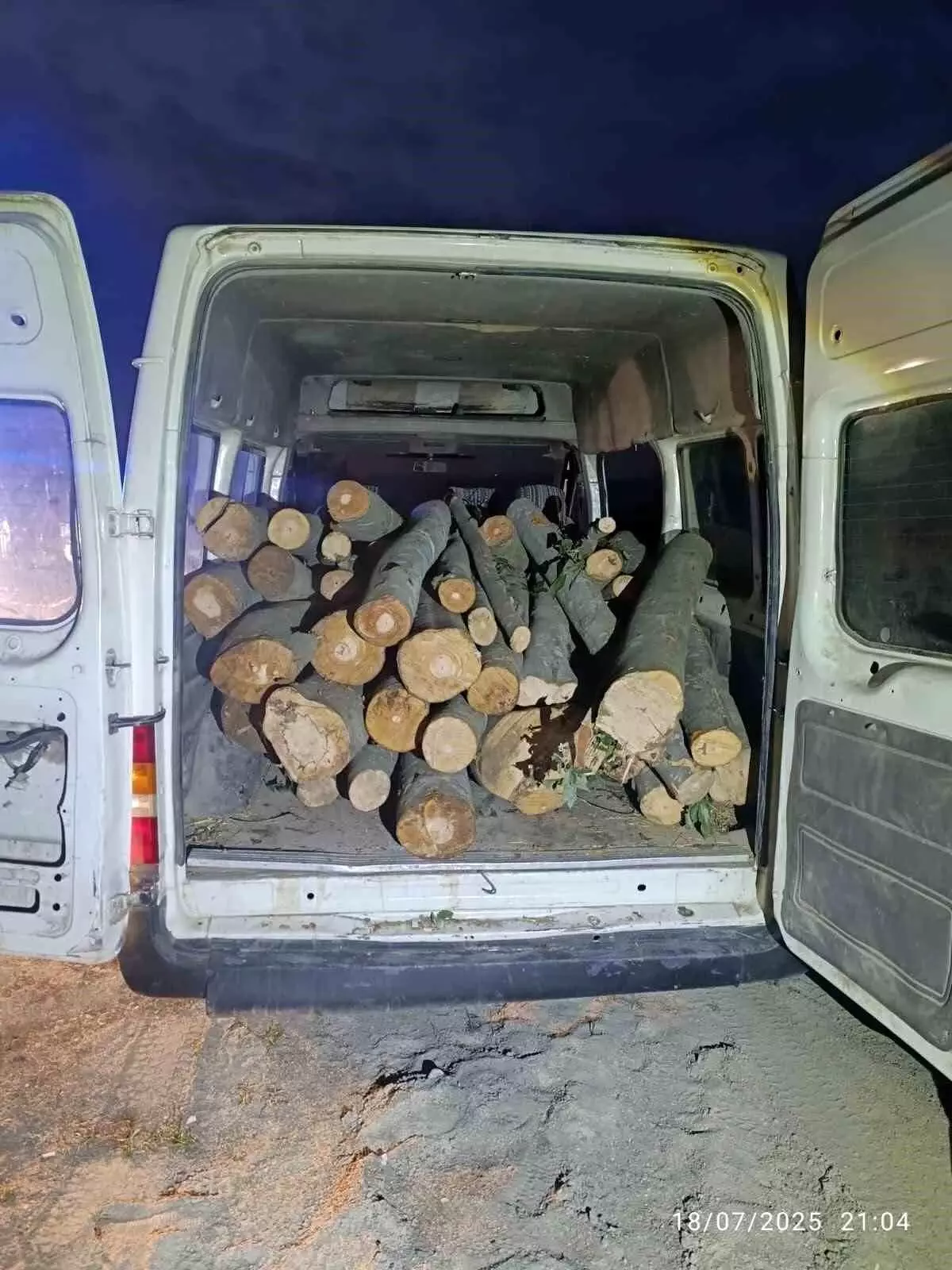 Düzce'de 1 Ton Kaçak Orman Ürünü Ele Geçirildi