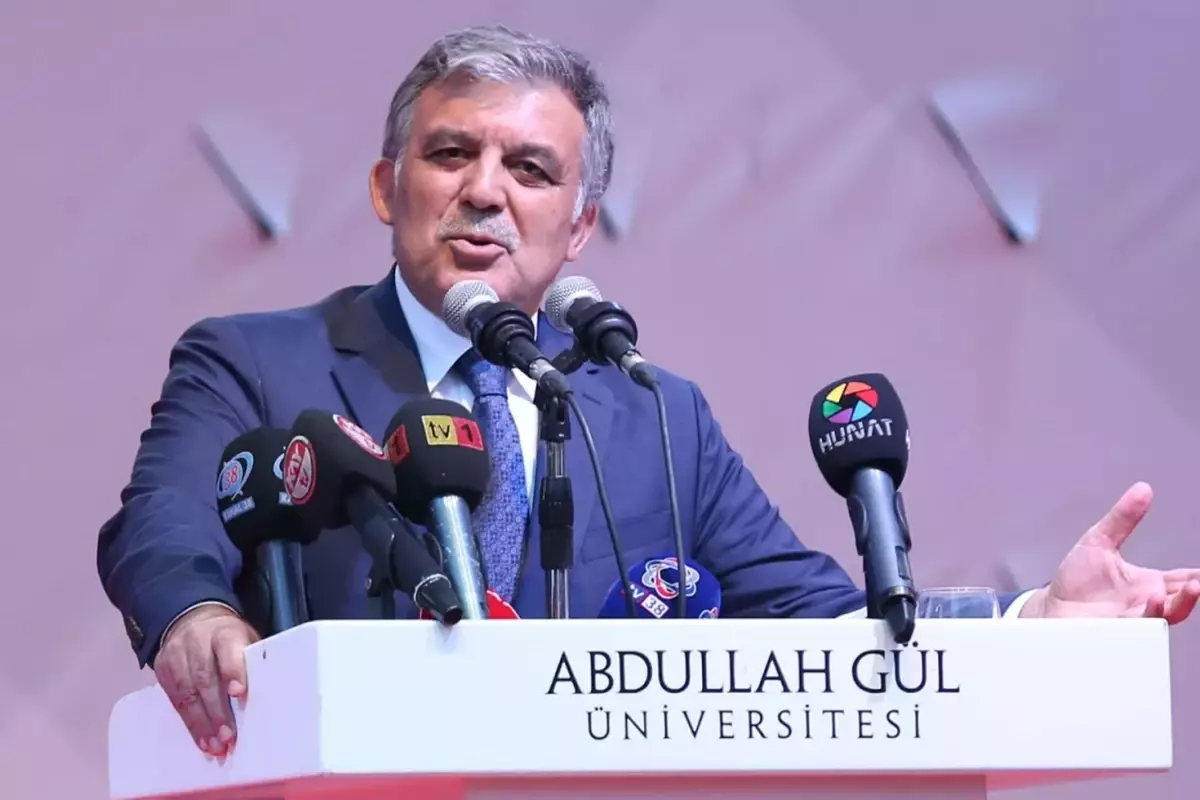 Abdullah Gül: Dünya hiç görülmediği kadar tehlikeli bir dönemden geçiyor