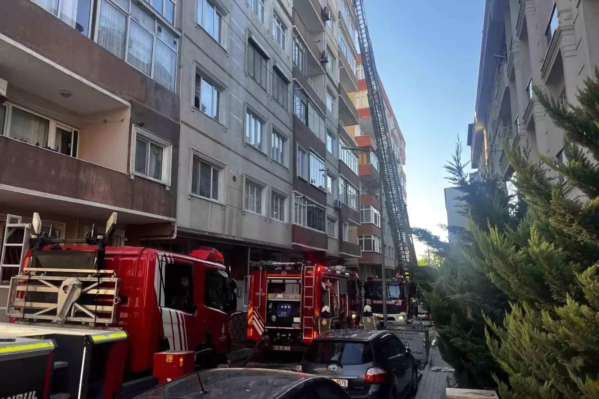 Avcılar'da korkutan çatı yangını