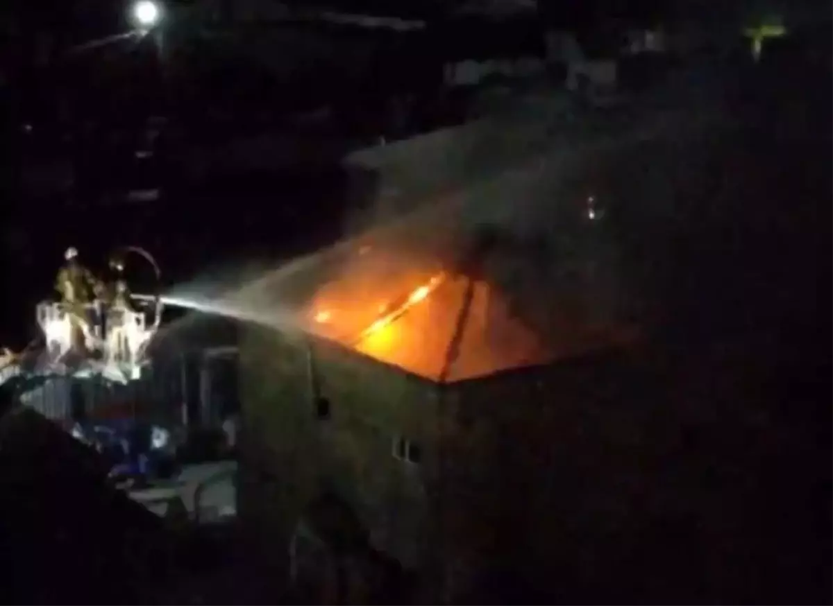 Başakşehir'de Madeni Eşya Fabrikasında Yangın