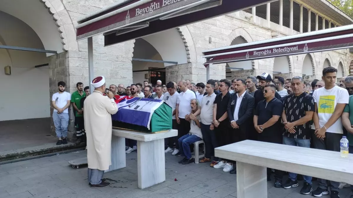 Beyoğlu'nda İETT Otobüsü Kazasında Temizlik Personeli Hayatını Kaybetti