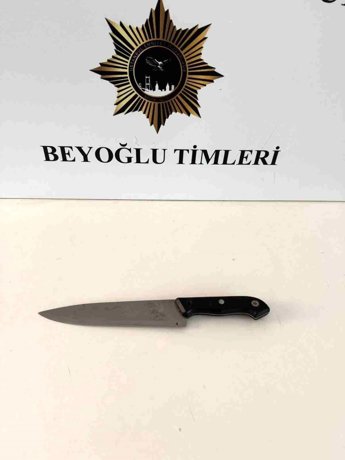 Beyoğlu'nda Bıçaklı Kavga: 1 Yaralı, 3 Şüpheli Tutuklandı