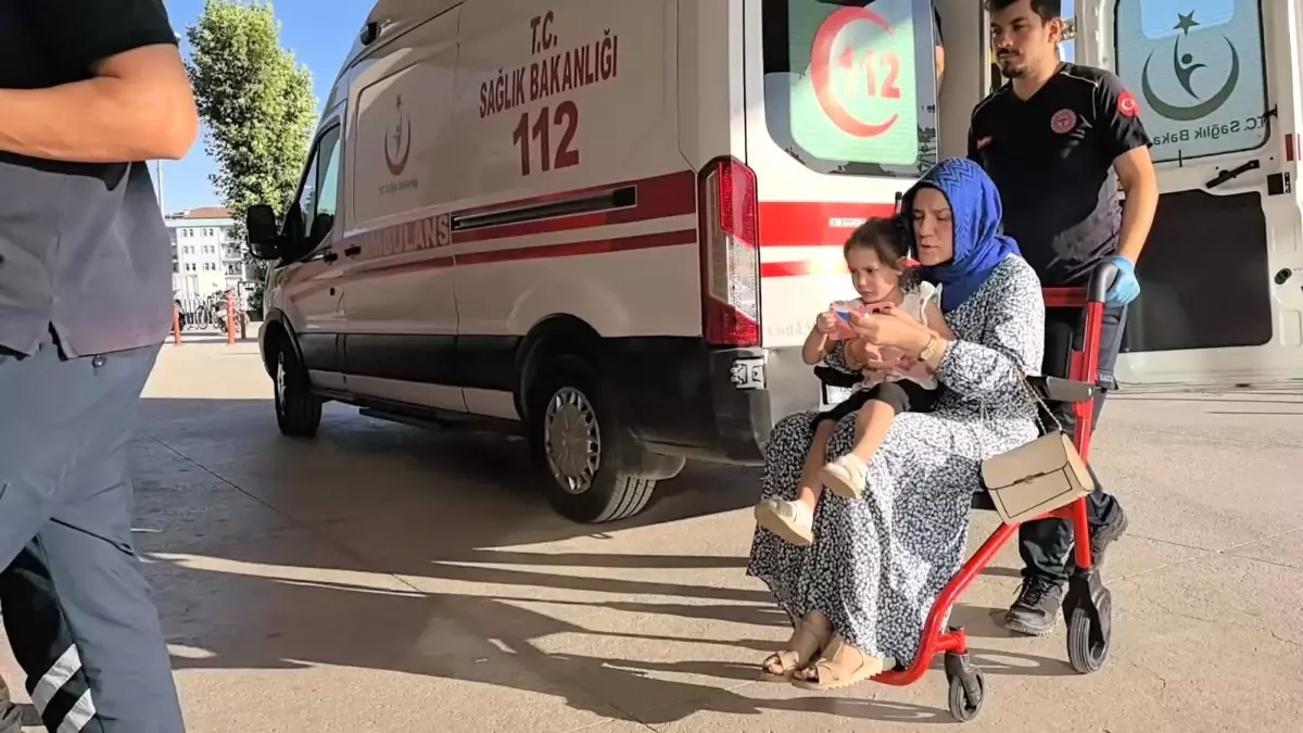 Bursa'da Trafik Kazası: 1'i Çocuk 2 Yaralı