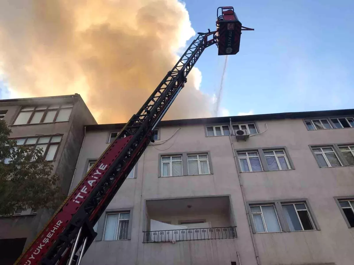 Kocaeli’ndeki Yangında İki Kişi İtfaiye Tarafından Kurtarıldı
