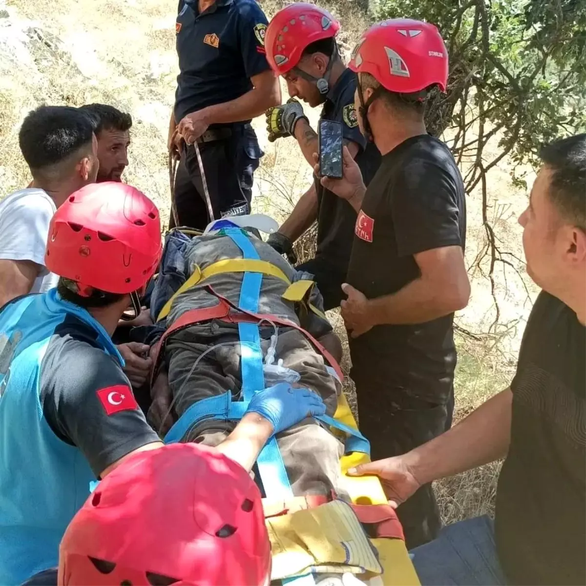 Dereye Düşen 60 Yaşındaki Adam Kurtarıldı
